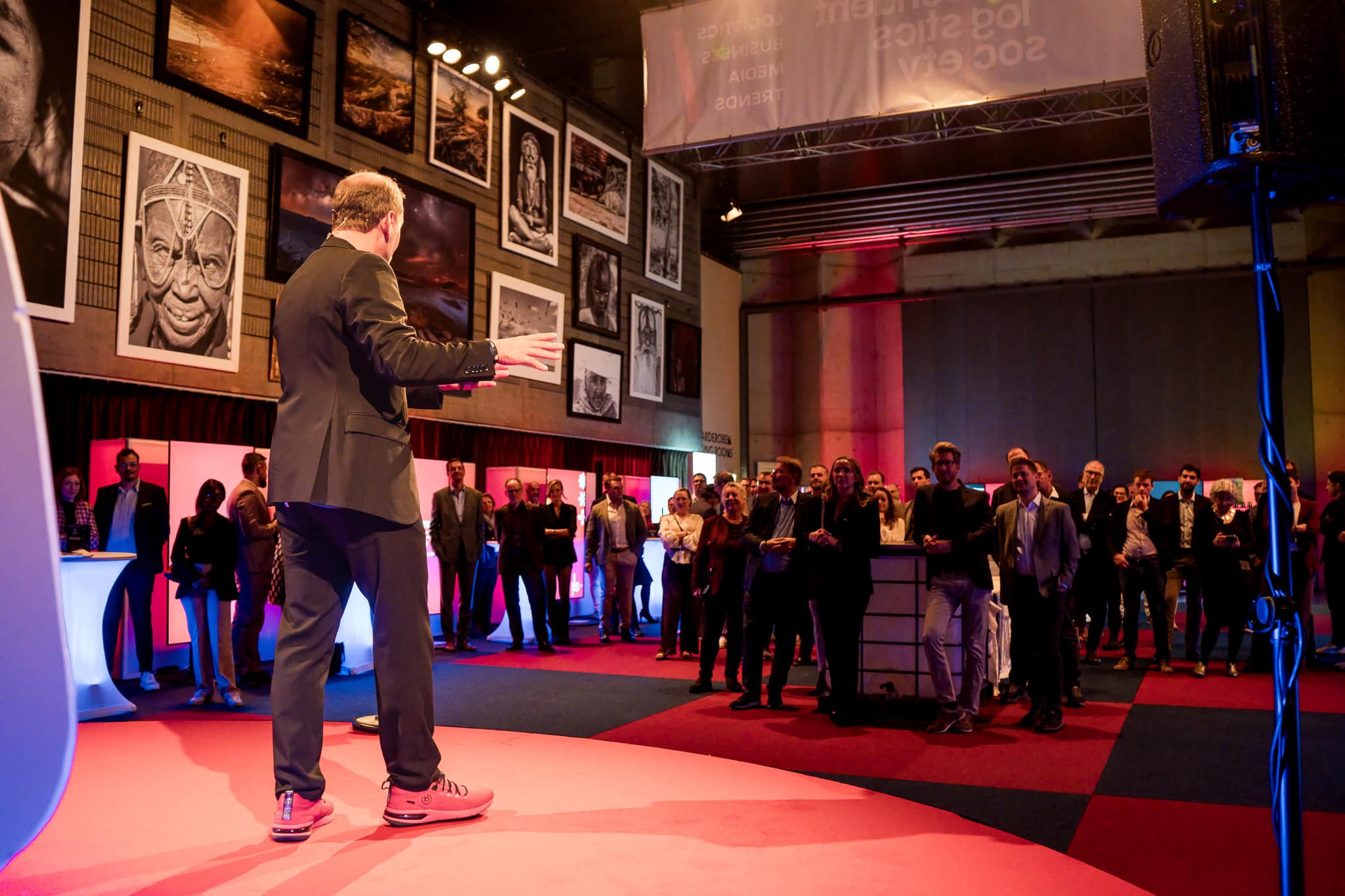 Jürgen Menhart als Keynote Speaker im direkten Austausch mit dem Publikum beim ILS365 in Graz