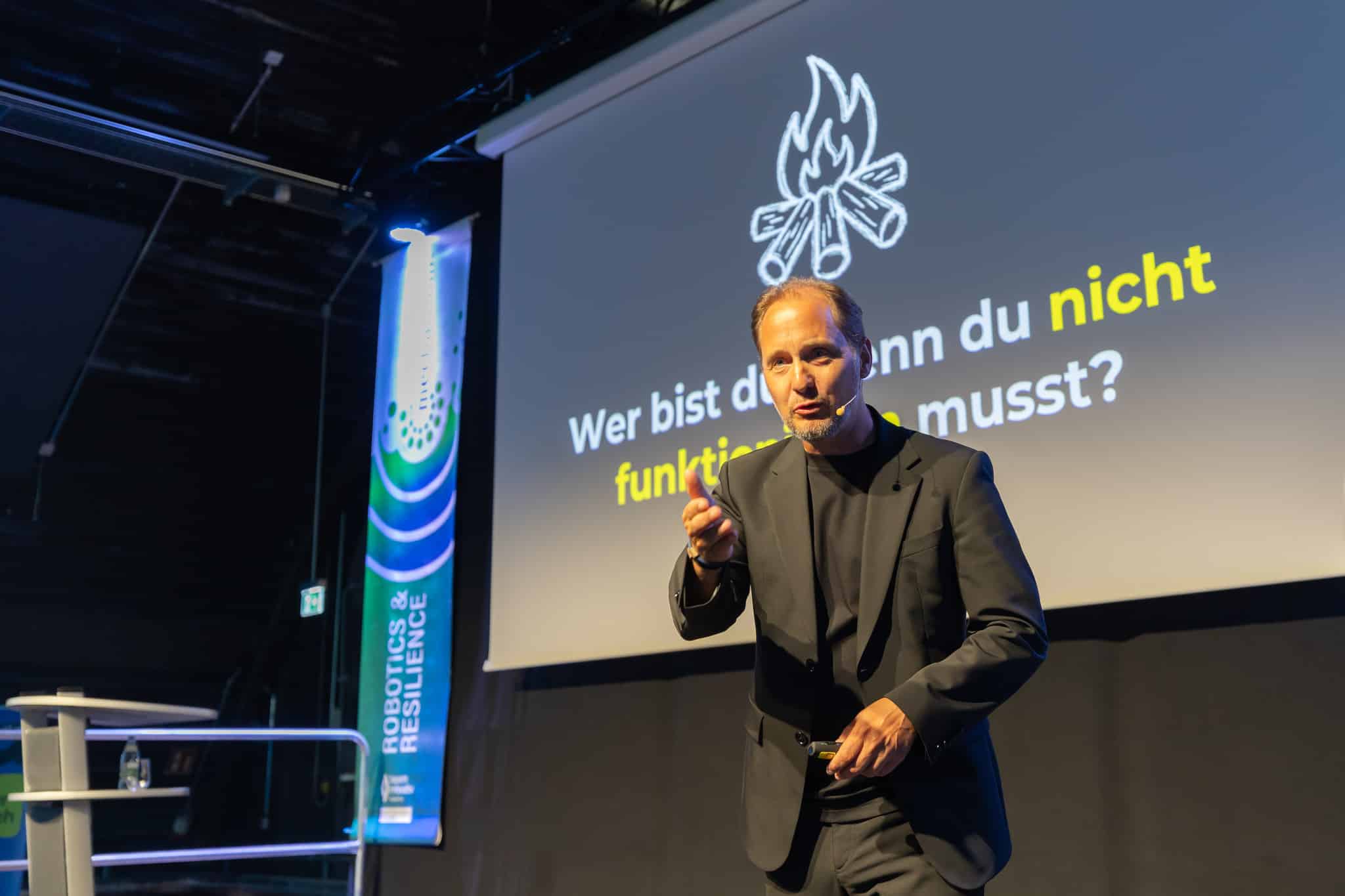Jürgen Menhart mit der Leitfrage Wer bist du, wenn du nicht funktionieren musst