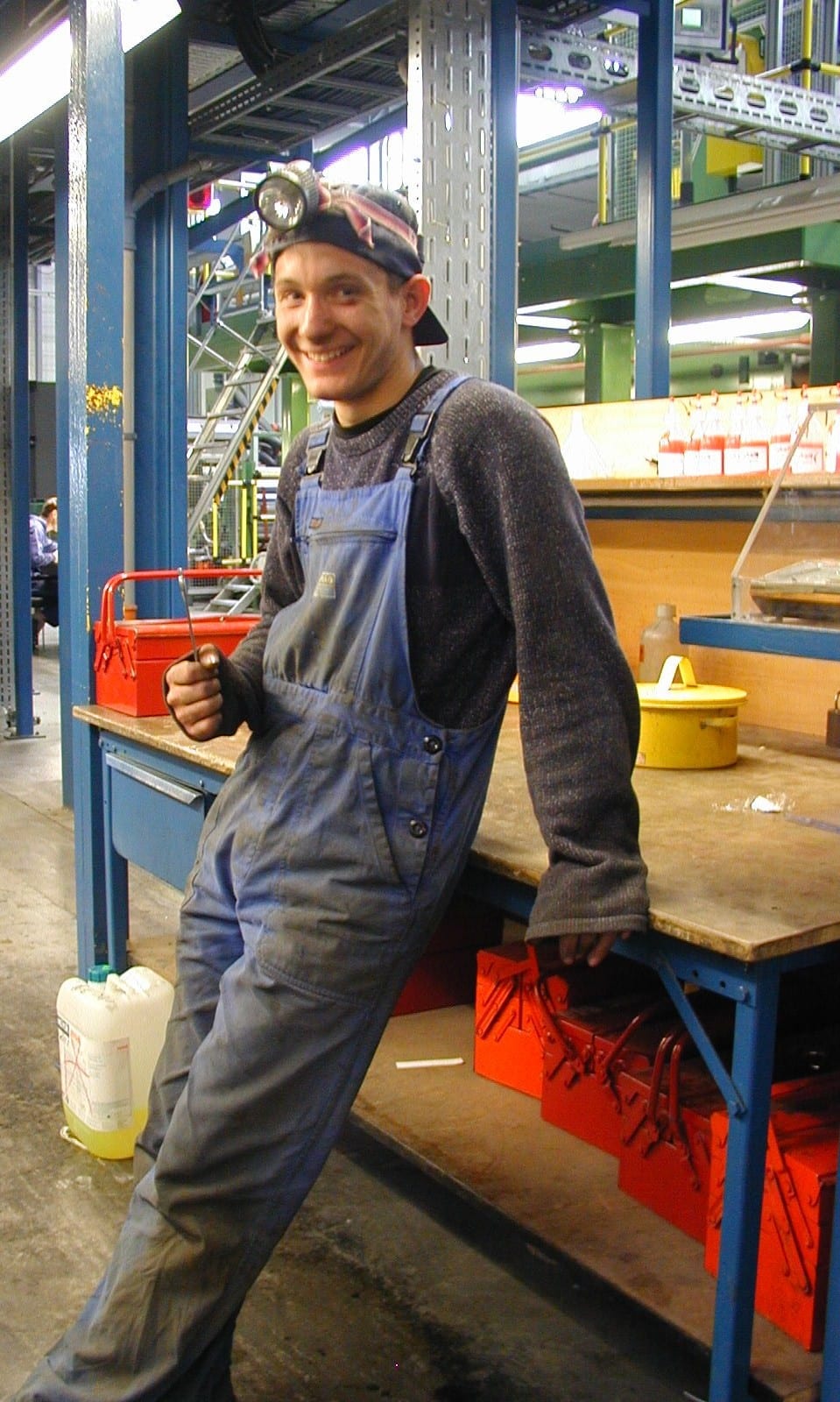 Jürgen Menhart früher in der Prozessleittechnik an einer Industrieanlage